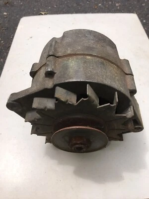 Alternador De colección 1965 Buick Riviera Delcotron modelo 1100708 código de fecha: 4J14 Foto 1 de 2