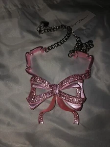 Neu mit Etikett Betsey Johnson authentische rosa Kristallschleife Statement-Halskette - Bild 1 von 5