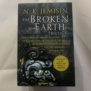 Die zerbrochene Erde Trilogie: Die fünfte Staffel, Das Obeliskentor, Der steinerne Himmel - Bild 1 von 3