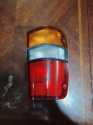 Conjunto de luz trasera Isuzu Trooper Acura SLX 1992-1999 OEM pasajero lado izquierdo Foto 1 de 3