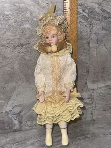 Vintage Porzellan Biskuit & Spitze viktorianischer Stil Baby Puppe Ornament 7" Weihnachten - Bild 1 von 6