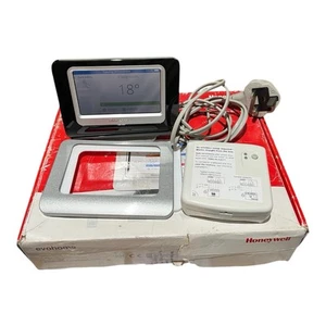 Honeywell Evohome Base Pack, BDR91 Relé Inalámbrico y Controlador ATC928 - Imagen 1 de 2