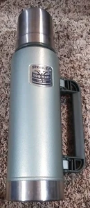 STANLEY 100 ANNI DAL 1913 ANNIVERSARIO THERMOS 14 QT. - 1,3 L ESTREMAMENTE PULITO - Foto 1 di 8
