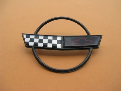 1984-1990 CHEVROLET CORVETTE СПЕРЕДИ ЭМБЛЕМА ЛОГОТИП ЗНАЧОК ЗНАК СИМВОЛ Б/У A46270 - Изображение 1 из 4