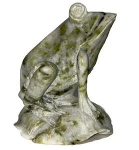 Carved Marble Frog On Lily Pad Sculpture Green Speckled Vintage - Picture 1 of 6