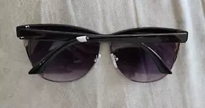 Forever 21 Sonnenbrille schwarz neu mit Defekt - Bild 1 von 9