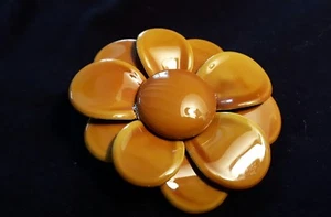 Vintage Brooch Flower Petal - Picture 1 of 2