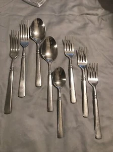 Oneida Glossy Heirloom Easton 8 Piece Mix Stainless Steel USA 18/10 - Picture 1 of 3
