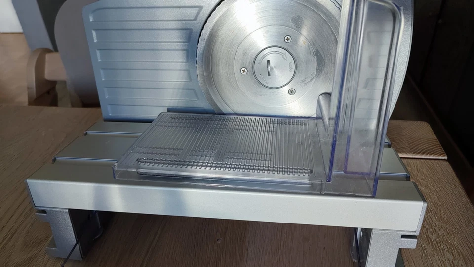 Elektrischer Allesschneider Neuwertig silber - Bild 1 von 4