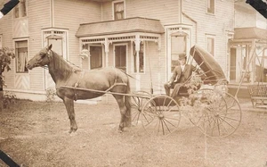 RPPC MAN HORSE DRAWN CARRIAGE BY HOUSE GINGERBREAD DECOR c1910 POSTCARD 102925 U - Picture 1 of 2