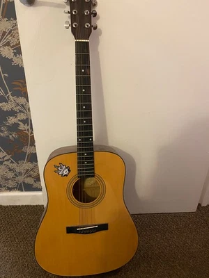 Fender acoustic guitar with damage to neck and back, needs 1 string replaceing - Image 1 of 4