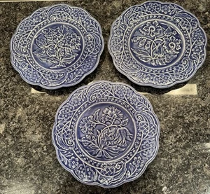 Bordallo Pinheiro 9" Blue Flower Plates Scalloped Edge Jay Willfred by Sadek EUC - Picture 1 of 8