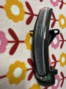 Lámpara de señal de giro de espejo lateral derecho Traverse 2025 luz LED usada fabricante de equipos originales funciona muy bien - Imagen 1 de 9