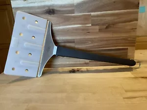 Pampered Chef BBQ Grill Jumbo Turner Spatula w Cover 8” Wide - Picture 1 of 7
