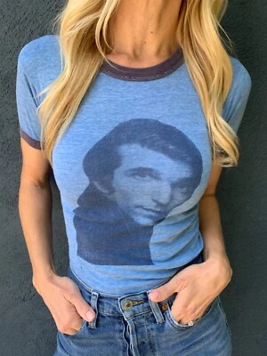 CAMISETA VINTAGE AÑOS 70 HAPPY DAYS TV SHOW "THE FONZ" TIMBRE TALLA XS PAPEL FINA Y SUAVE Foto 1 de 4