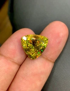 4 Carat Natural Full Fire Sphene Titanite Trillion Shape Gemstone For Jewellery - Picture 1 of 2