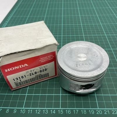 13101-Z4V-800 Genuine Honda Piston Generator Standard Size EU 30 GX 200 160 NOS - Image 1 of 4