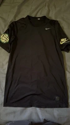 Camisa de compresión negra Nike EYBL, talla mediana  Foto 1 de 4