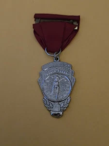 Medalla Premio Deportivo con Cinta Borgoña Corona de Laurel Figura Victoria Femenina... - Imagen 1 de 4