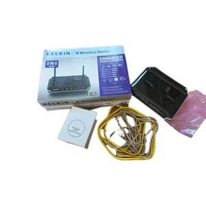 Belkin F5D8233-4v3 N router wireless nero 300 Mb/s 4 porte Ethernet con adattatore - Foto 1 di 5