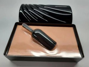 RARE Vintage Revlon Scoundrel Perfumed Bath Petals 3 1/2 oz BOX SEALED HM - Picture 1 of 5