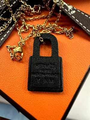 Collar colgante Hermes cadena dorada cuero candado Birkin Foto 1 de 4