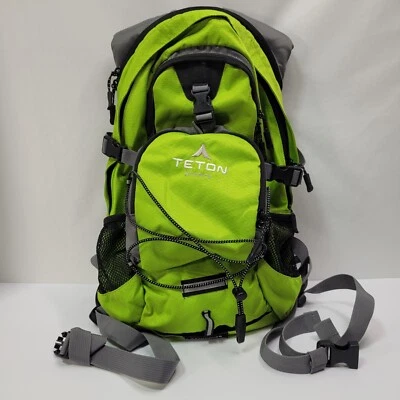 Mochila de hidratación Teton Sports Oasis 1100 cubierta de lluvia verde. Sin vejiga de agua. Foto 1 de 4