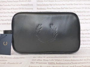 Kit de viaje de inodoro negro para hombre FRED PERRY Deboss nuevo con etiquetas R£ 110 - Imagen 1 de 11