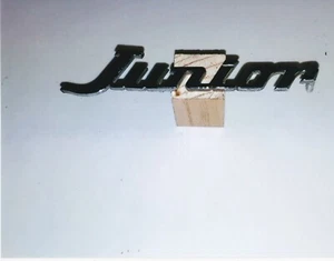 108 replica SCRITTA JUNIOR CAR BADGE STEMMA LOGO - Foto 1 di 1