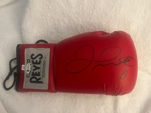 FLOYD MAYWEATHER JR. Autographed CLETO REYES RH Boxing Glove. BECKETT WITNESSED - Picture 1 of 4