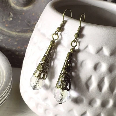 Pendientes antiguos de lágrima de cristal brillante transparente facetados filigrana de bronce Foto 1 de 4