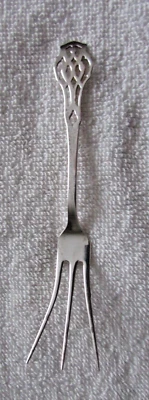 Chippendale Lunt Sterling Silver Lemon Berry Fork - Image 1 of 2