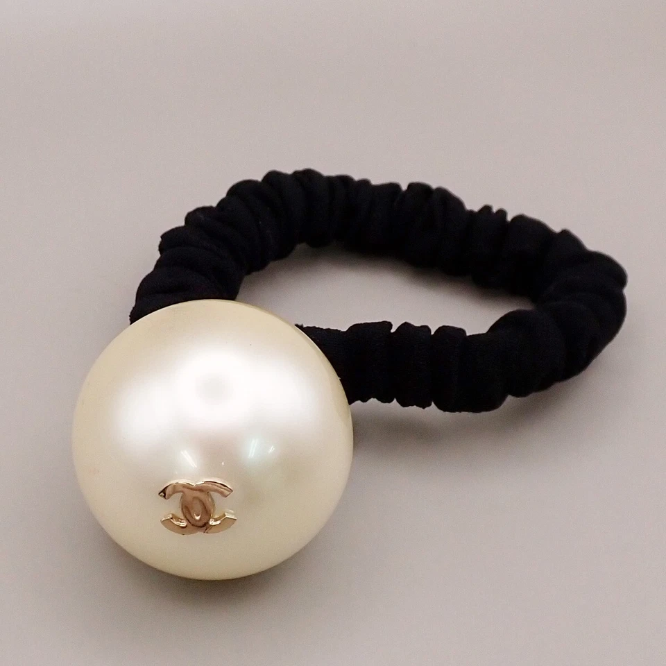 CHANEL Logo Hair Rubber band Accessory F18 V Imitation Pearl Black Gold 38EE506 - Image 1 of 4