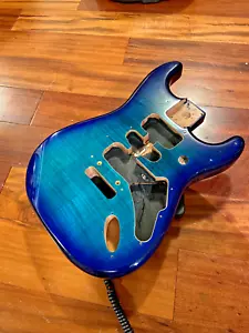 Genuine Fender Player Strat Stratocaster Flame Maple Plus Top Blueburst Body 4Lb - Foto 1 di 12