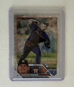 2023 Topps Series 1 Super Box Exclusive Foilboard Hunter Brown #111 - Picture 1 of 2