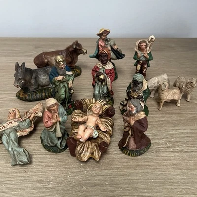 Set Natività Natalizia Vintage Statuine in Ceramica Dipinte a Mano - Immagine 1 di 4