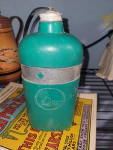 vintage M.E. Shaw OASIS Polyethylene 1 Quart BELT CANTEEN - Picture 1 of 4