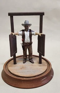 Lead Figure Miniatures Cowboy Standing In Front Of Saloon Doors 6L - Picture 1 of 7