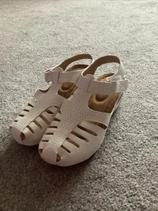 Women’s White Sandal Shoes - Picture 1 of 3