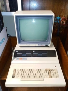 Apple II Clone Franklin Ace 1200 Computer + Turns On, Selling As Is or for Parts - Picture 1 of 20