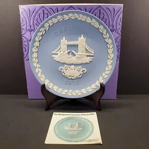 Wedgwood Jasperware Tower Bridge 1975 azul y blanco 8" plato de Navidad con caja - Imagen 1 de 9
