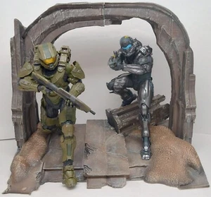 Halo 5: Guardians - Limited Collector's Edition Figures + Game + LaserCut Puzzle - Picture 1 of 18