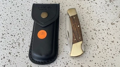 Cuchillo de Bolsillo Plegable Buck 110USA, Caza, Mango de Madera de Ébano Hoja Lisa Foto 1 de 4