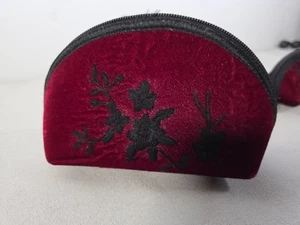 Bolso de Cosméticos Terciopelo Bordado Negro "Vacaciones" Rojo. - Imagen 1 de 6