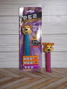 2 Stück 1998 nicht mehr produziert selten FAO schwarz Spielzeugladen Bär Pez Spender MOC Ungarn - Bild 1 von 10