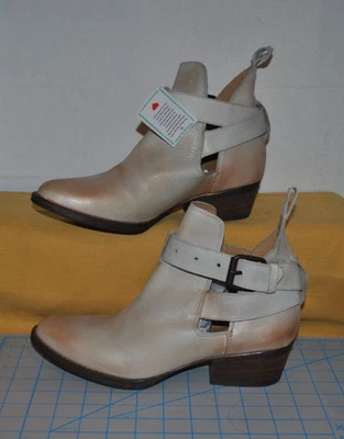 NWOB Very Volatile Ankle Boots Womens S 9 Leather Distressed Western Cowgirl tan - Image 1 of 4