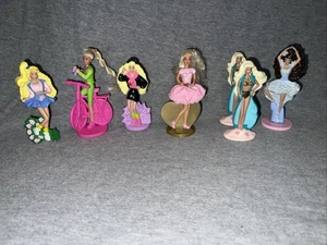 Barbies Set De 7 Juguetes Happy Meal McDonald’s Años 90 De Colección Coleccionistas Barbie - Imagen 1 de 13