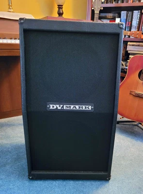 Altavoz Guitarra DV Mark C212V - 300W Neodimio Cabina. ¡Solo pesa 29,75 libras! Foto 1 de 4