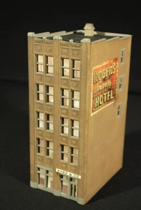Ward & Co. Downtown Skyscraper Built, Painted, Weathered Structure HO Scale 1:87 - Picture 1 of 10