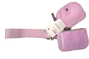Lululemon Doble Bolsa Muñequera Llavero Cartera Para Mujer Cremallera Lavanda NUEVO - Imagen 1 de 1